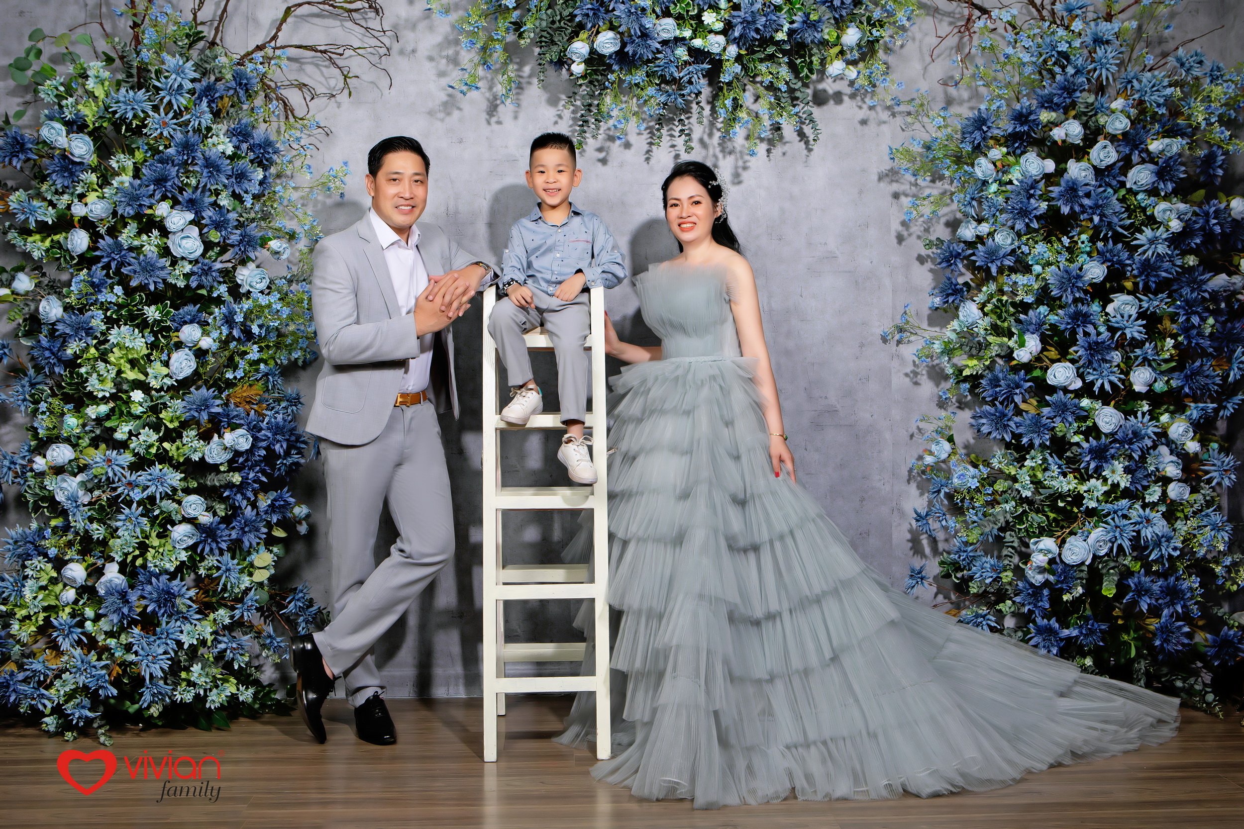 Album ảnh kỷ niệm 18 năm ngày cưới của gia đình diễn viên Hồ Phong 