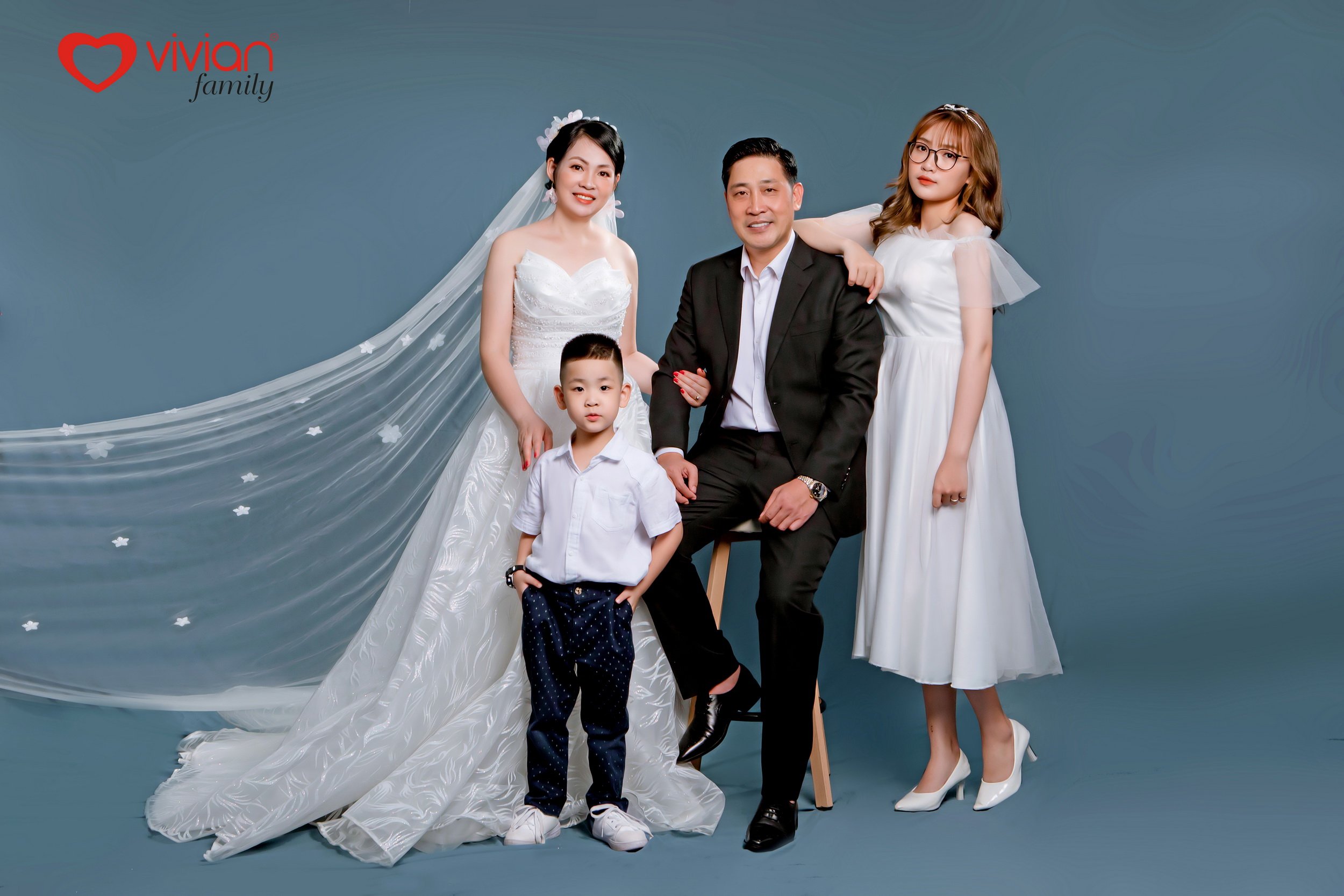 Album ảnh kỷ niệm 18 năm ngày cưới của gia đình diễn viên Hồ Phong 